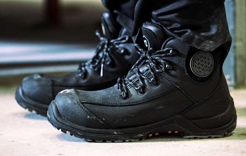 Safety boots with midsole protection on sale